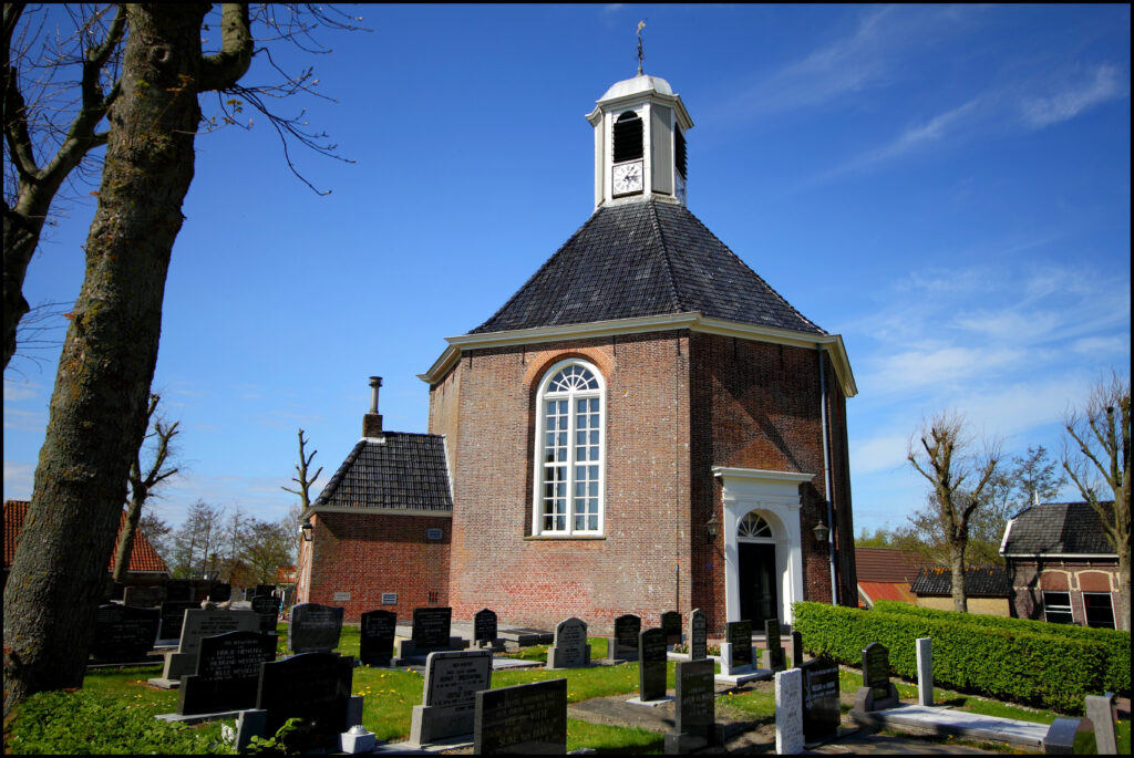 Kerkje van Wons heet Theebuske